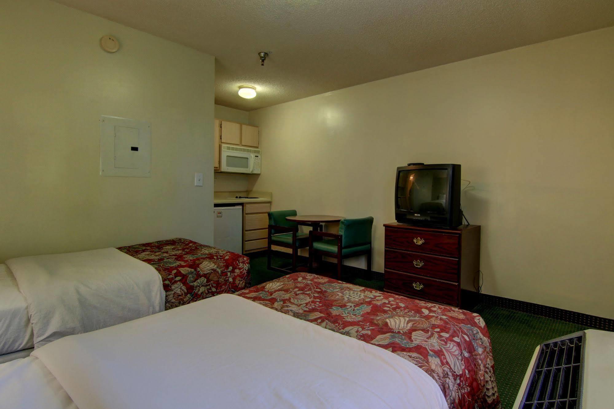 Intown Suites Extended Stay Raleigh Nc- Capital Blvd Exterior photo